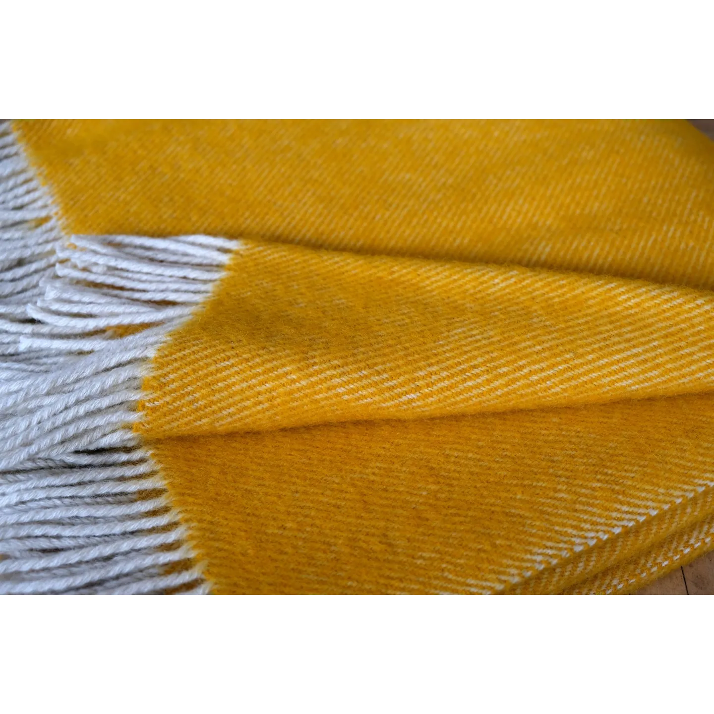Jaune