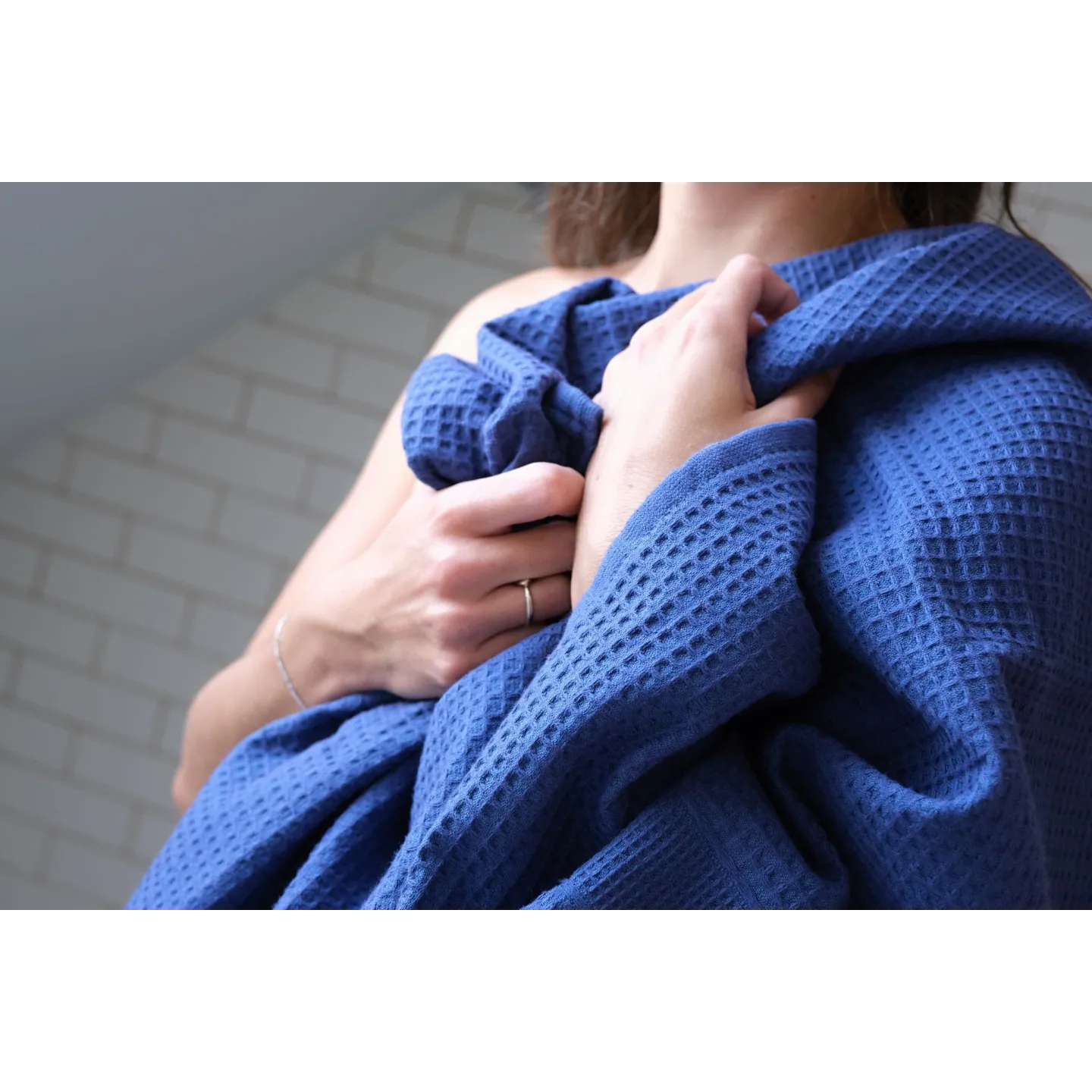 Serviette de bain en lin bleu