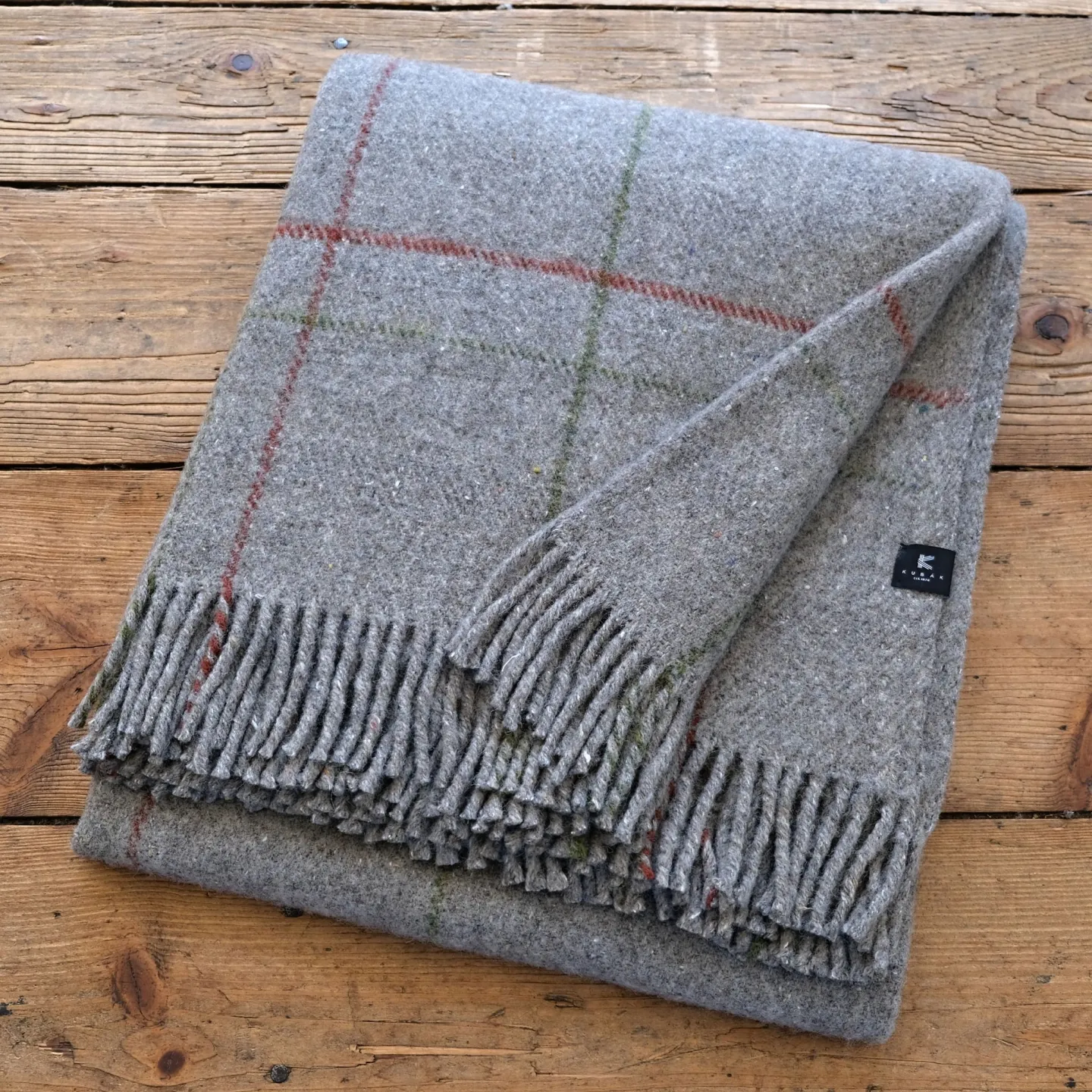 ReDeka – Recycled and natural wool in a sustainable blanket