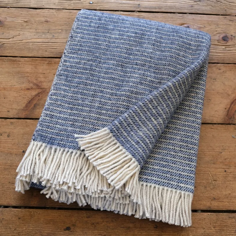 Grande couverture en laine à rayures bleues