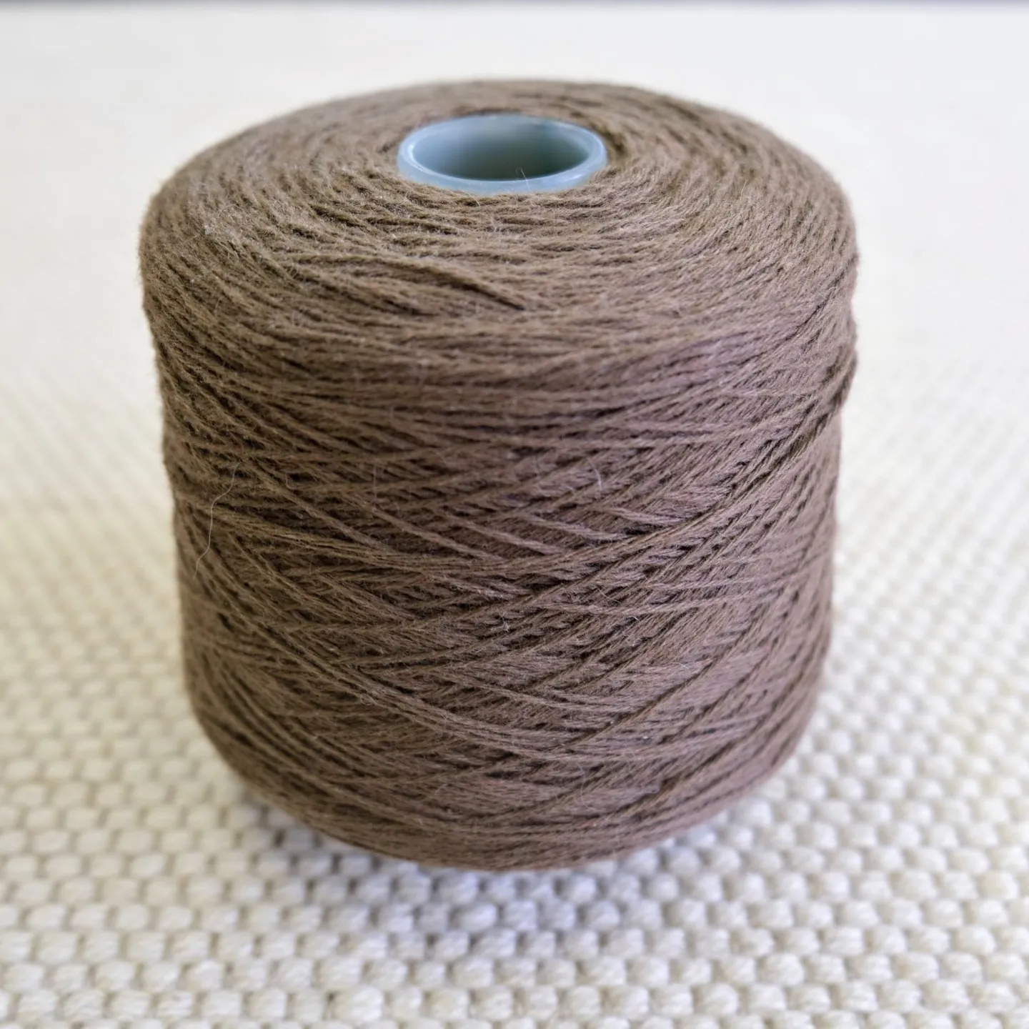 Zbytková 100% vlněná příze – hnědá / taupe (100tex/4x)