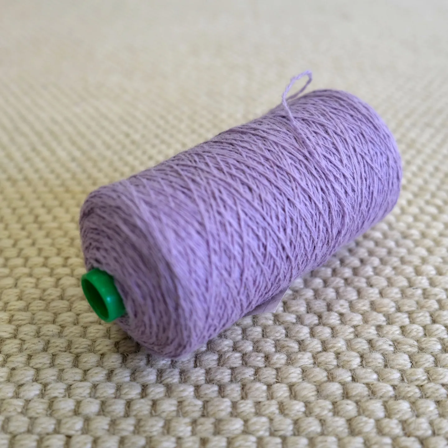 Zbytková 100% vlněná příze – fialová / levandulová (125tex/2x)