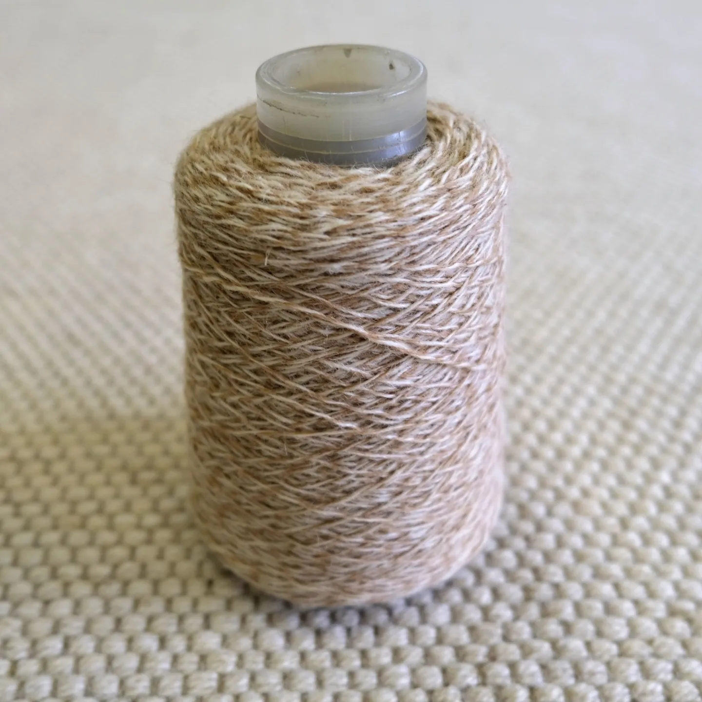 Zbytková 100% vlněná příze – přírodní běžová (125tex/2x)
