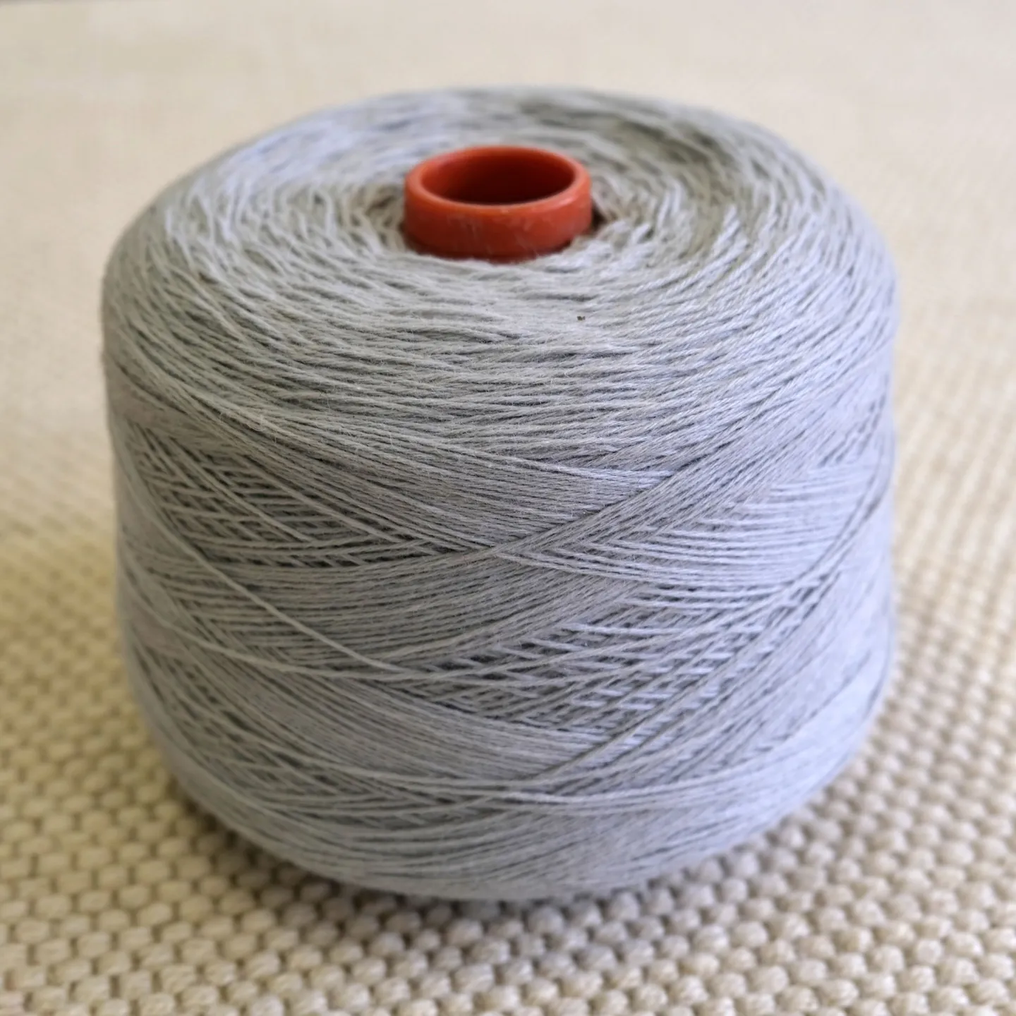 Zbytková 100% vlněná příze – svěle šedá / modršedá (100tex/4x)
